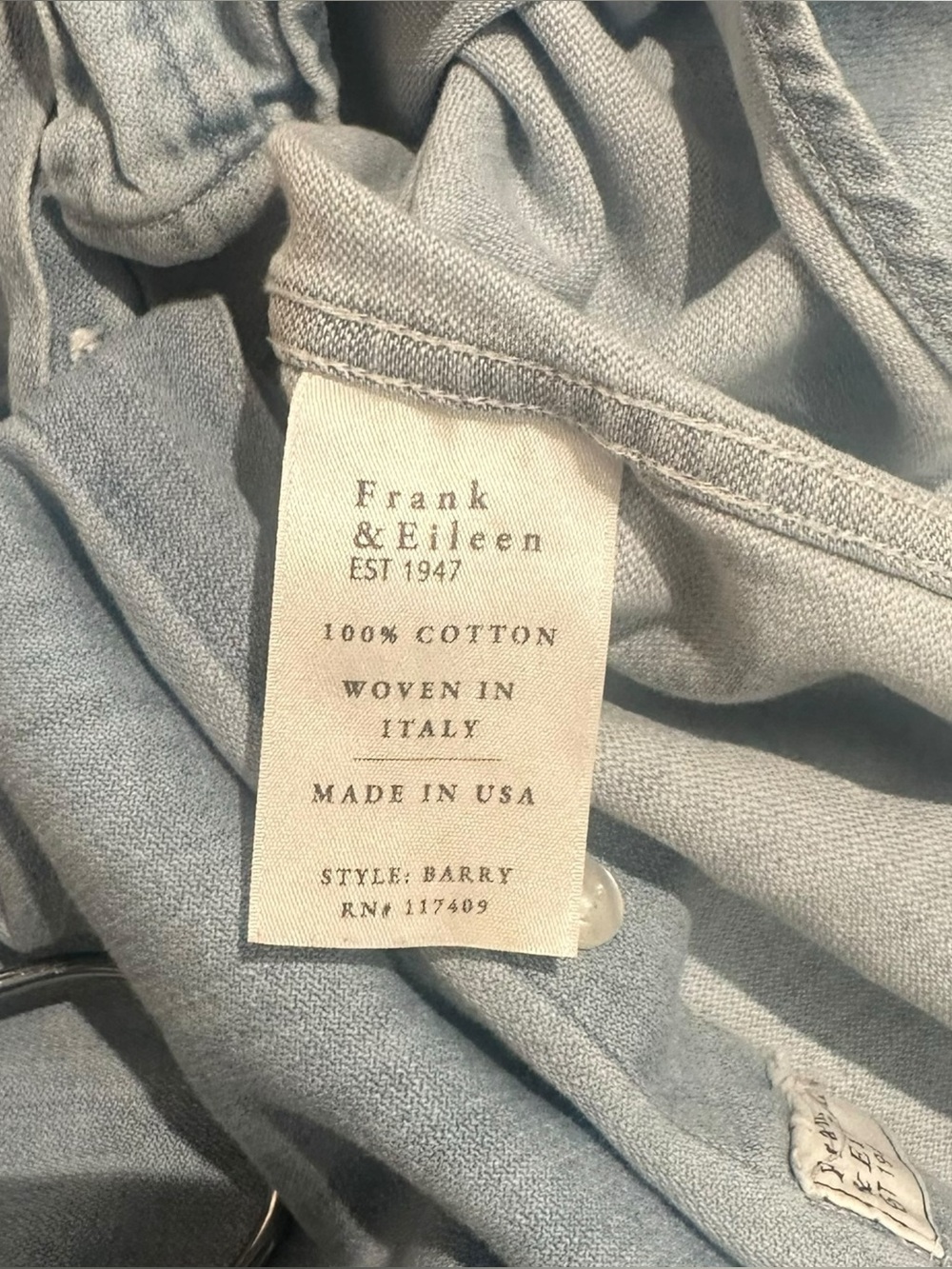 Frank & Eileen Barry Cotton Chambray Denim Long Sleeve Collared Button-Up Shirt - Picture 5 of 6